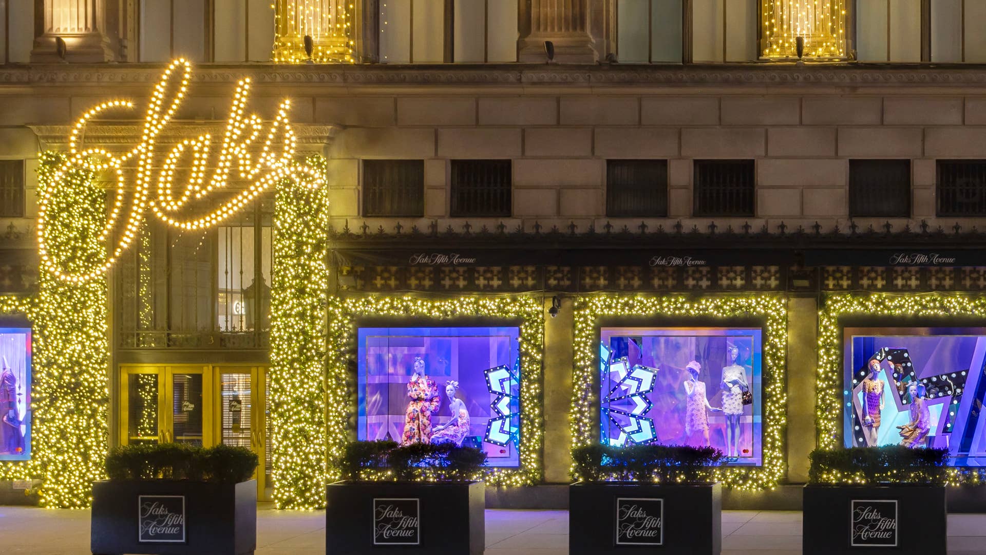 See the Best 2024 Holiday Windows in New York City - Fashionista