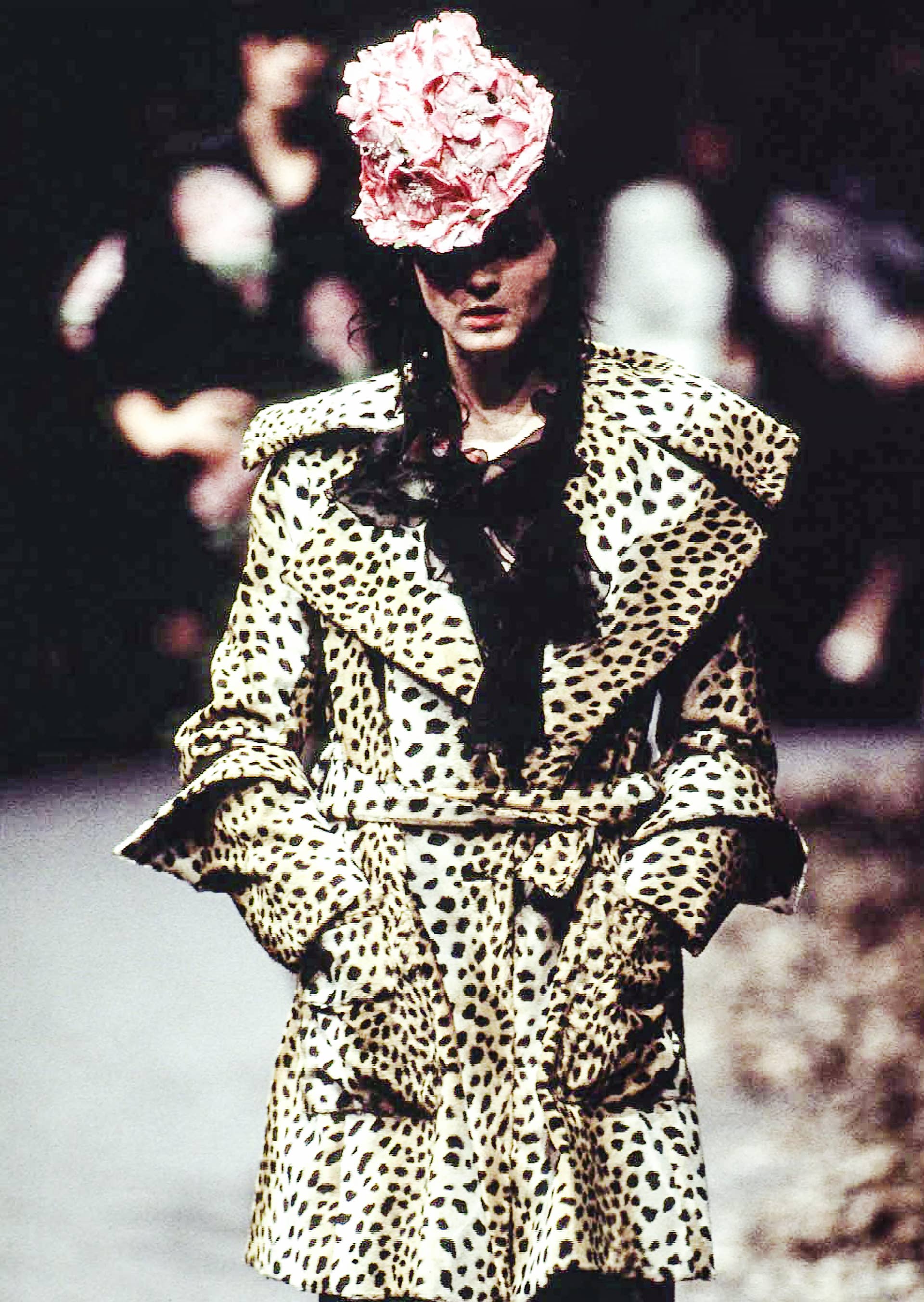 MADONNA バブリースーツ Great Outfits in Fashion History: Madonna's Givenchy Leopard-Print