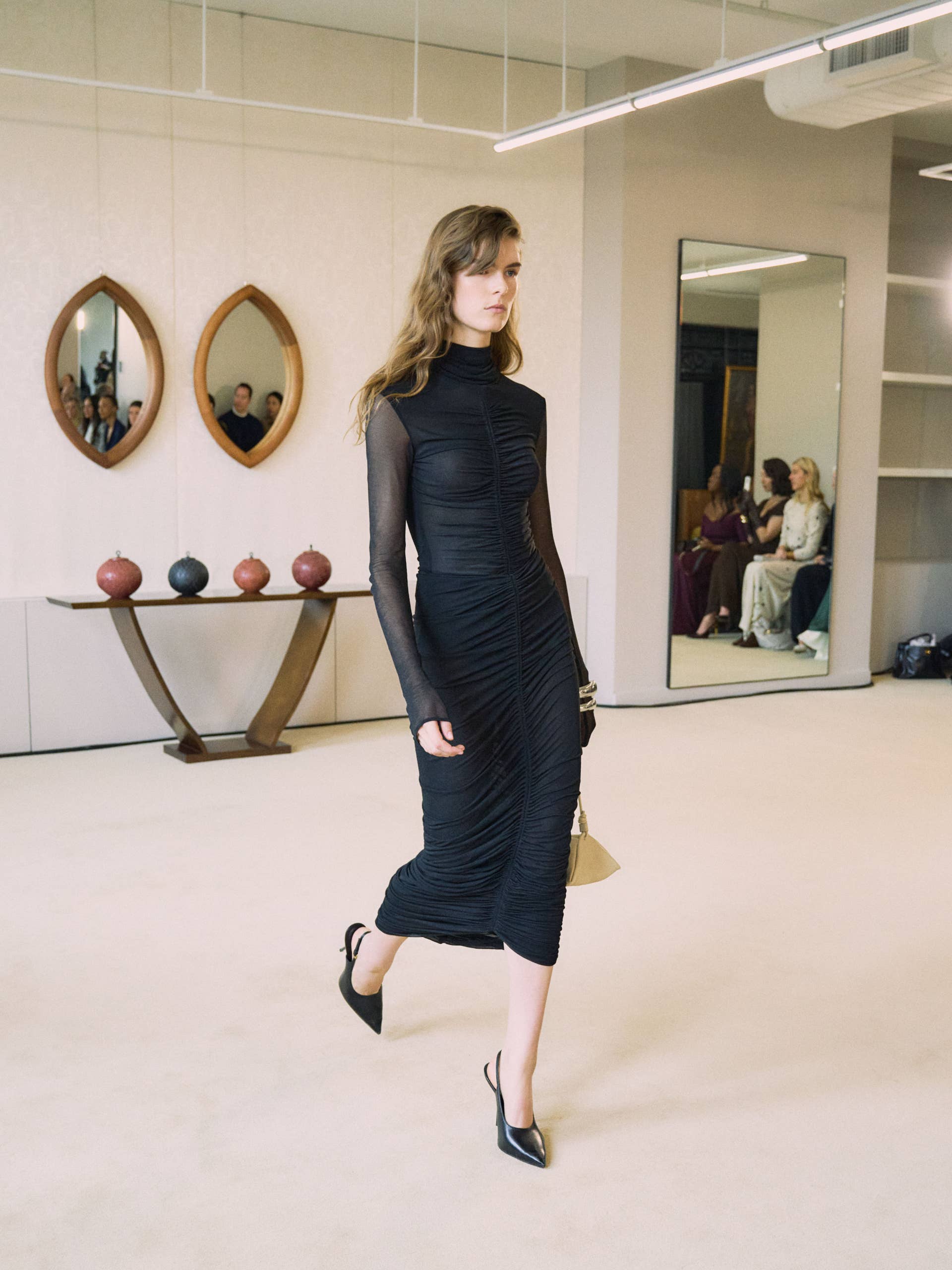 The Altuzarra Fall 2025 Woman Has a Complicated Romantic History and a Great Wardrobe - Fashionista The Altuzarra Fall 2025 Woman Has a Complicated Romantic History and a Great Wardrobe - Fashionista