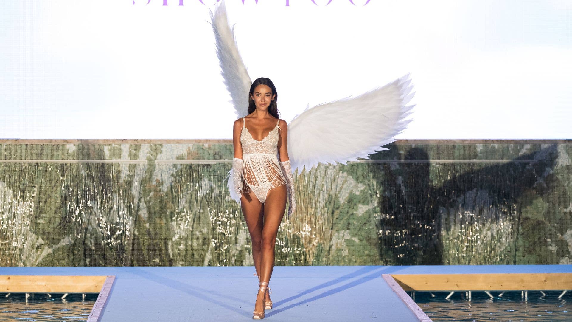 FENDI未使用Karl collage White Jeans（画像7確認） Kendall Jenner Solidifies Her Status as Karl Lagerfeld's Favorite