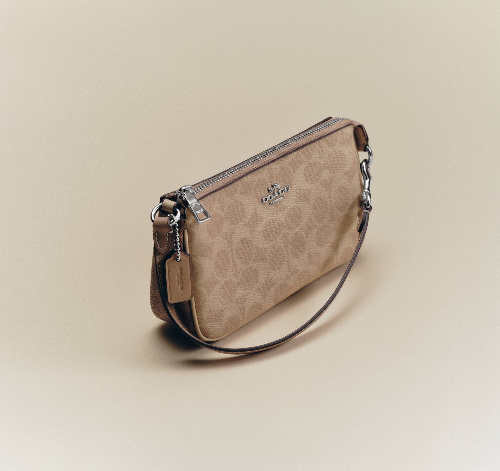 The Only 2 Handbags You Need for Easy Summer Travel - Fashionista