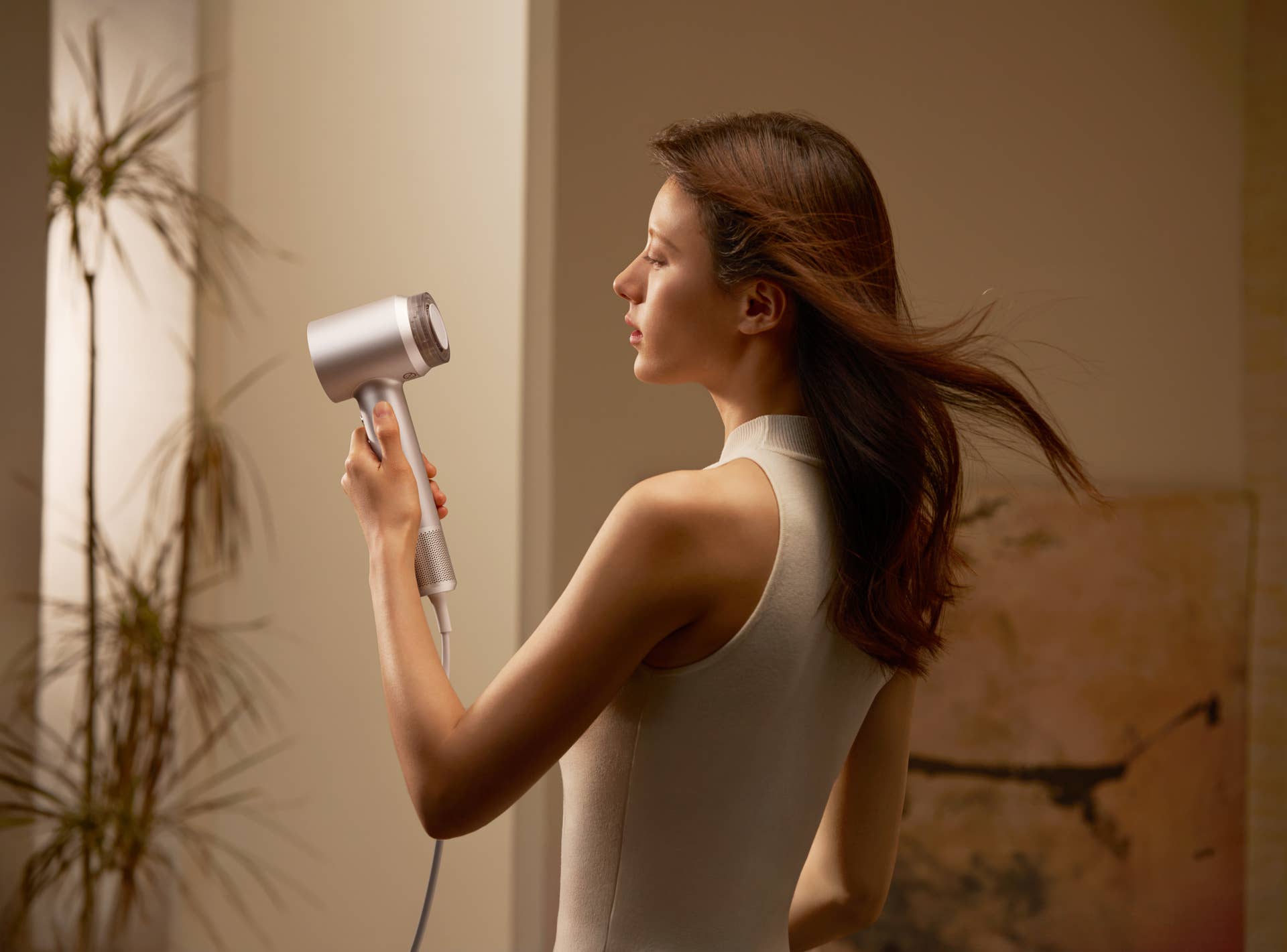 Meet Laifen's Swift 04, a High-Speed Hair Dryer With a Built-In
