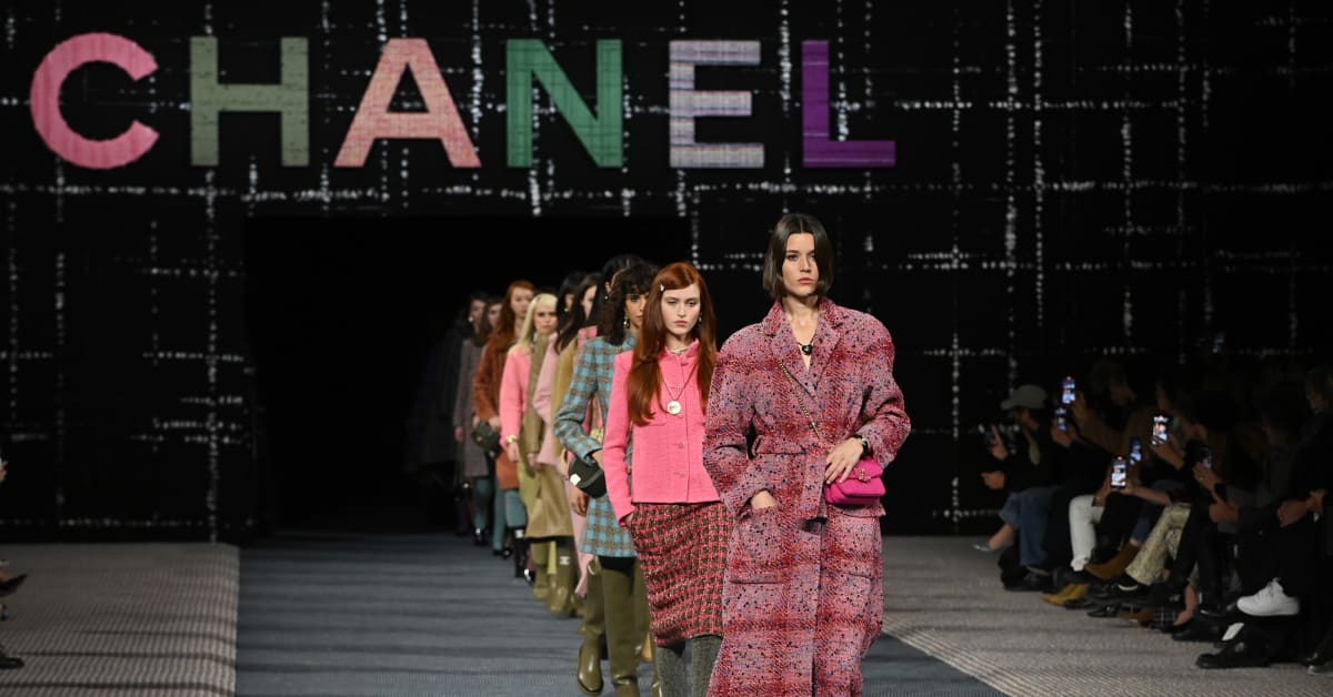 Virginie Viard Pays Homage To Tweed For Chanel's FW'22 Collection - ELLE  SINGAPORE