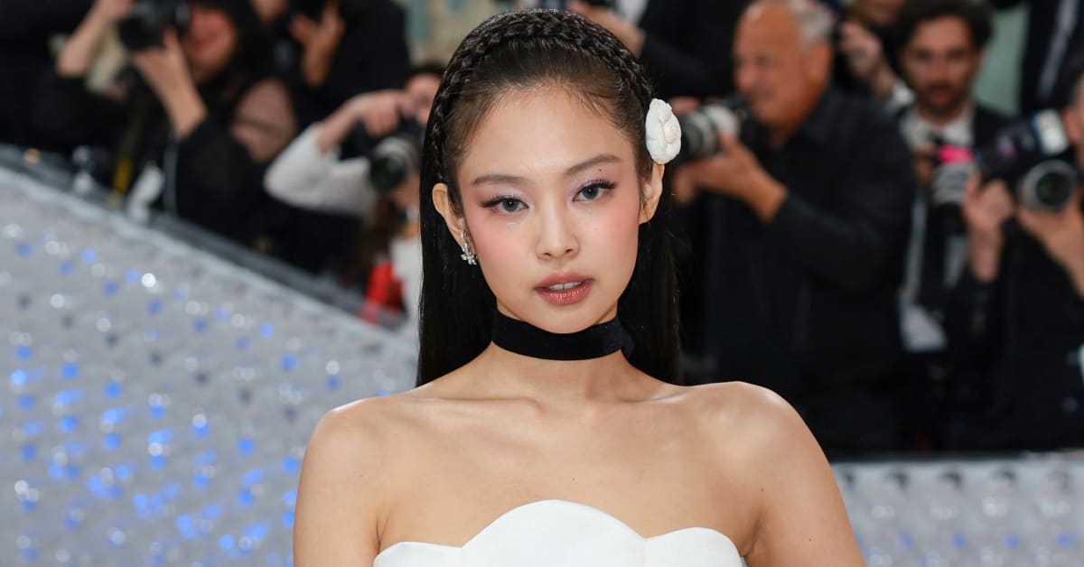 Jennie Kim Wore A Vintage 1990 Chanel Dress At The Met Gala 2023