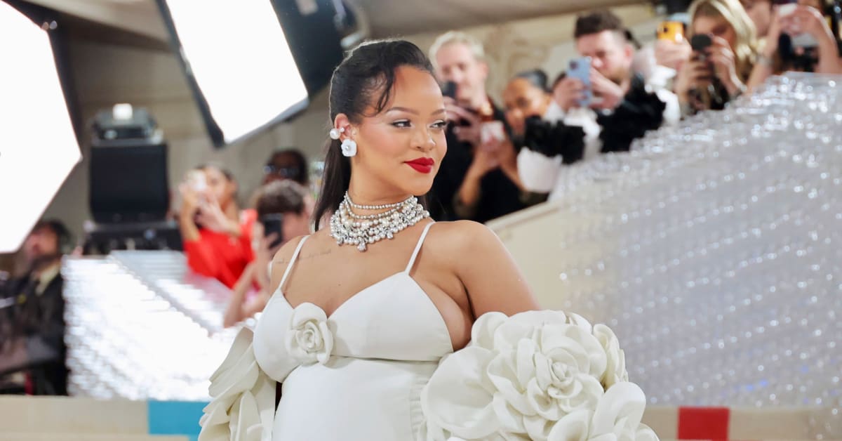 Rihanna's latest Fenty Beauty product is for the 'no makeup-makeupers' -  Good Morning America