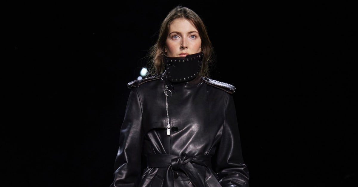 Phoebe Philo's Daughter Makes Runway Debut for Burberry Fall 2024 ...