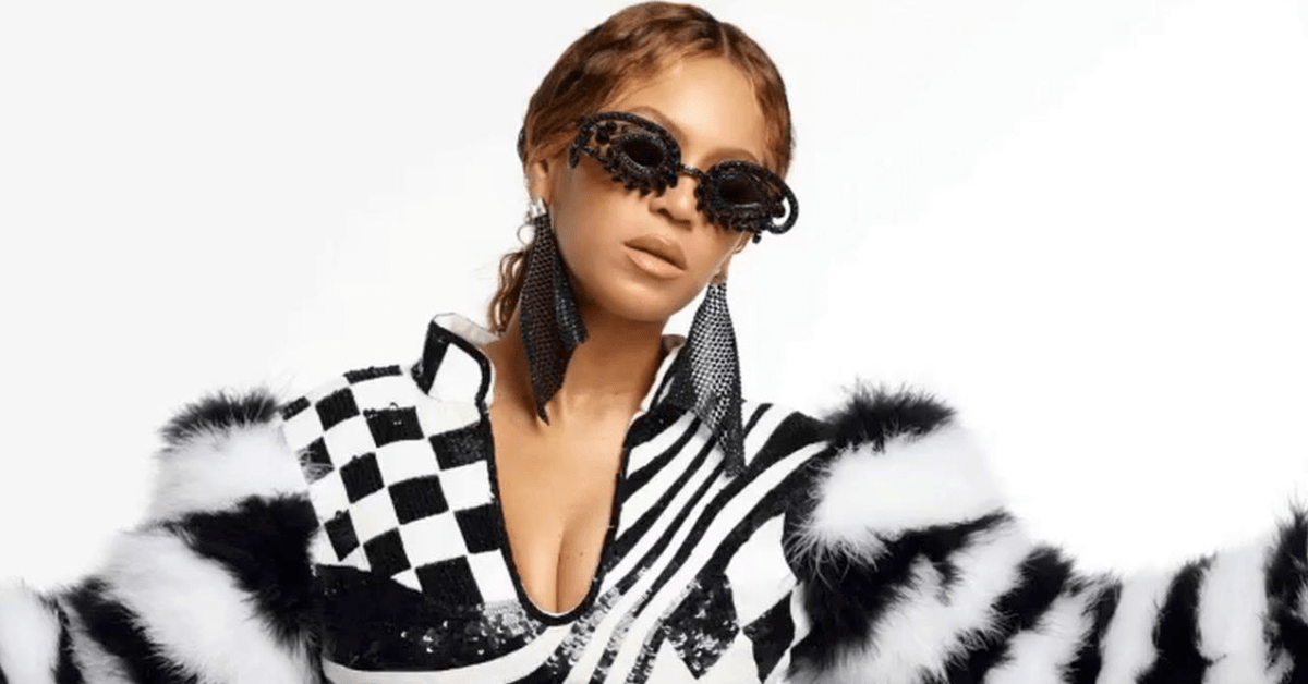 Beyonce black and white outfit discount
