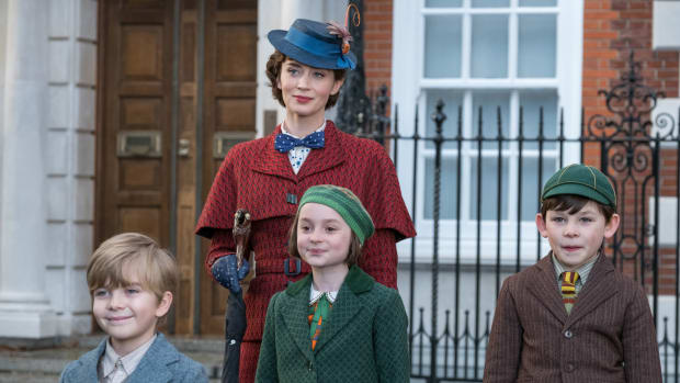 main-mary-poppins-returns-emily-blunt-red-coat-kids