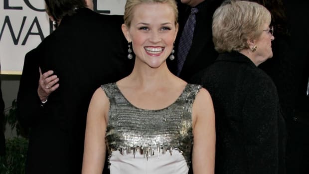 reese-witherspoon-chanel-dress-2006-golden-globes-lede