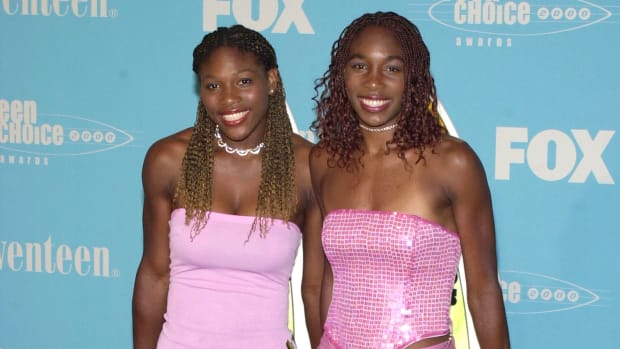 Tennis stars Venus, on left, and Serena Williams, winners of "Choice Female Athletes" attend, August 6, 2000, at the "2000 Teen Choice Awards" in Santa Monica, CA