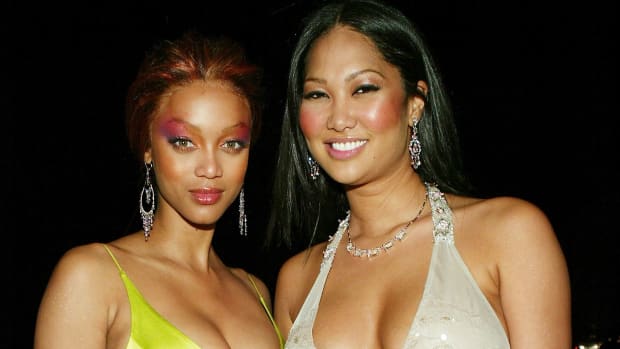 Model Tyra Banks (L) and Kimora Lee Simmons pose at the 35th Annual NAACP Image Awards held at the Universal Amphitheatre, March 6, 2004