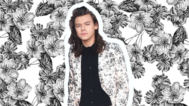 harry-styles-2015-gucci-black-white-floral-suit-american-music-awards
