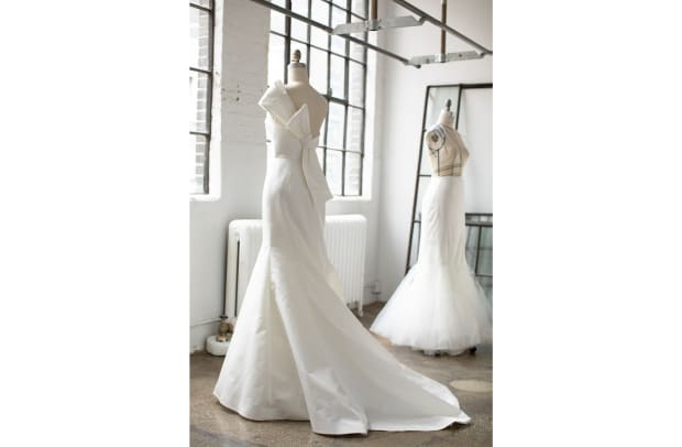 amsale-archive-spring-2022-wedding-dress-bow