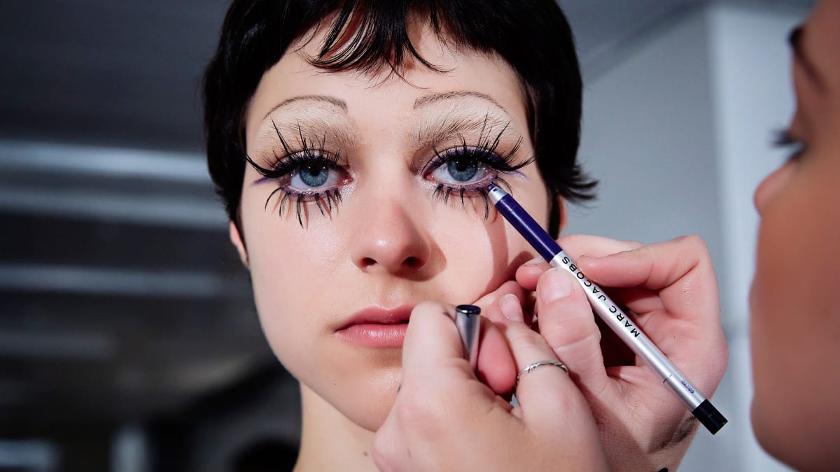 typisk reservedele ubehagelig Marc Jacobs's Spring 2020 Beauty Look Was an Ode to Individuality -  Fashionista