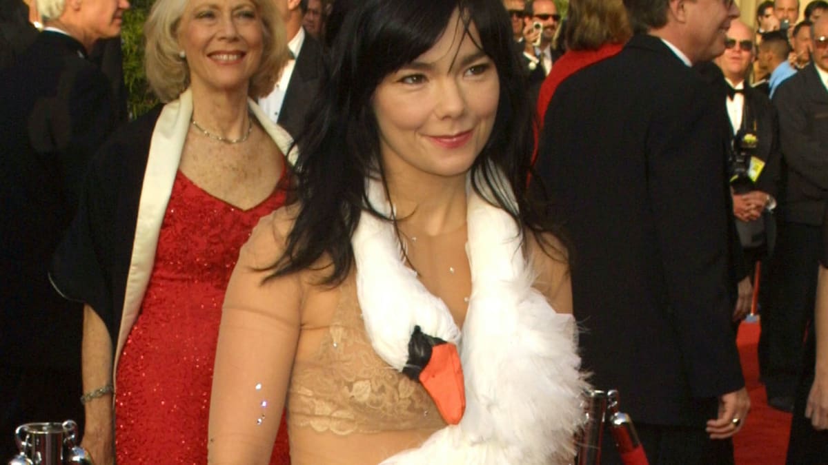 Great Outfits In Fashion History Bjork S Swan Dress Fashionista