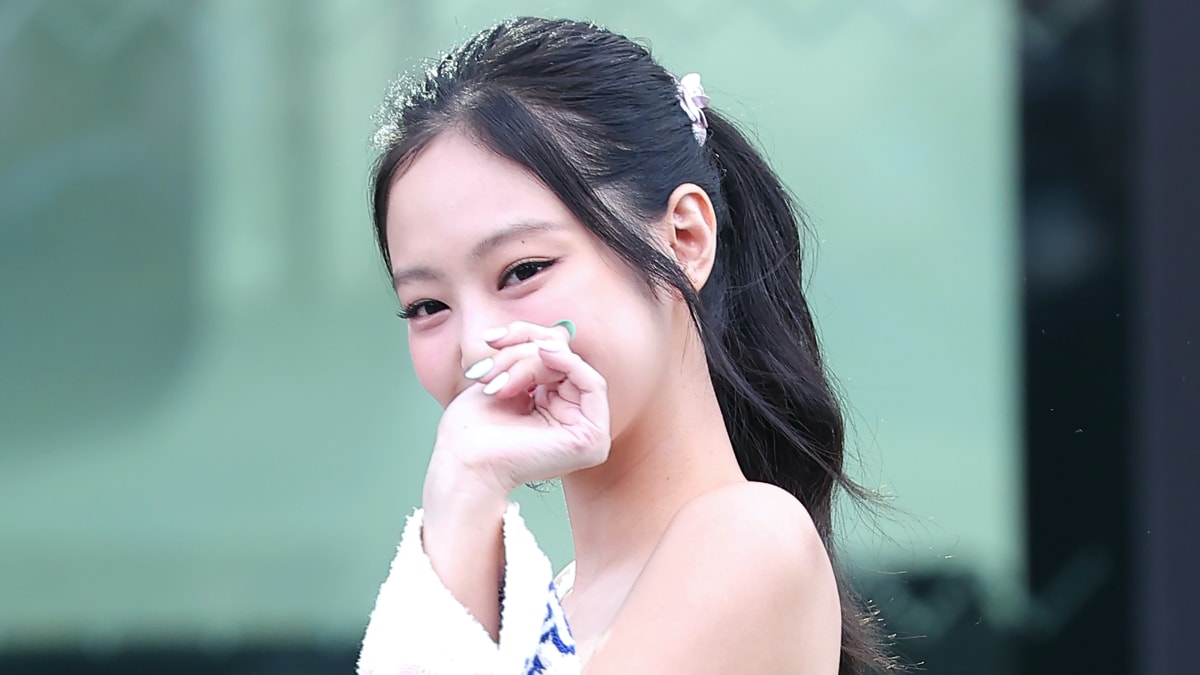 Here's What BLACKPINK Jennie Wore to Chanel's SS23 Show