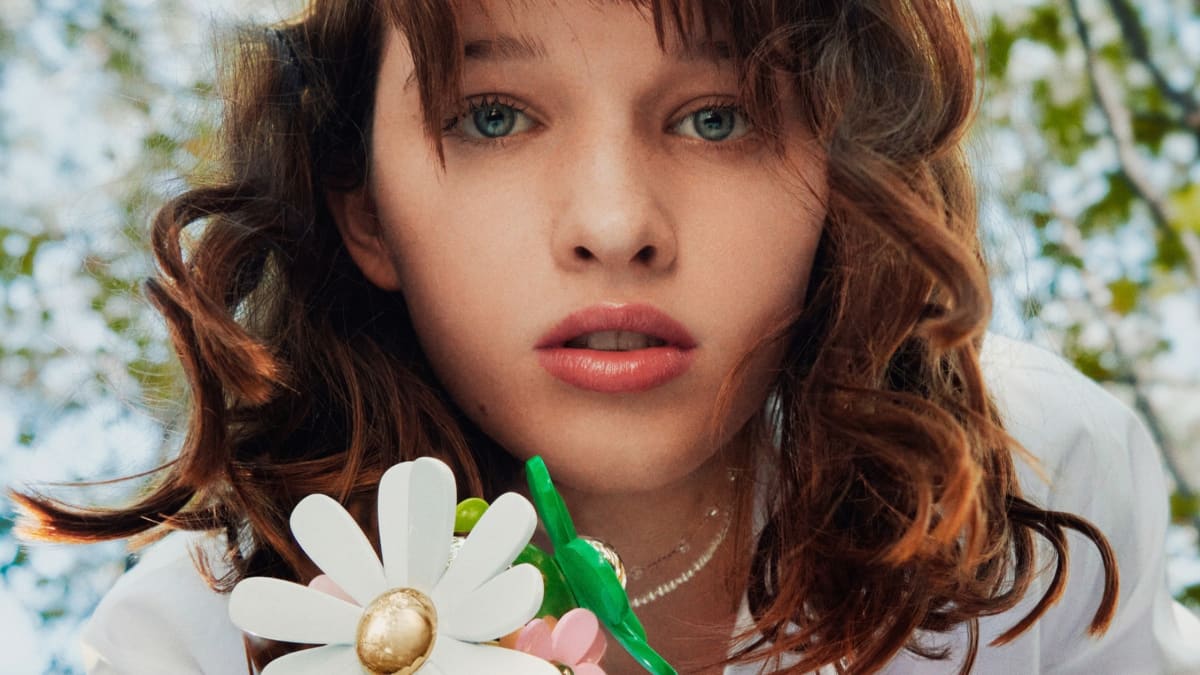 Watch Behind the Scenes of the Marc Jacobs Daisy Campaign