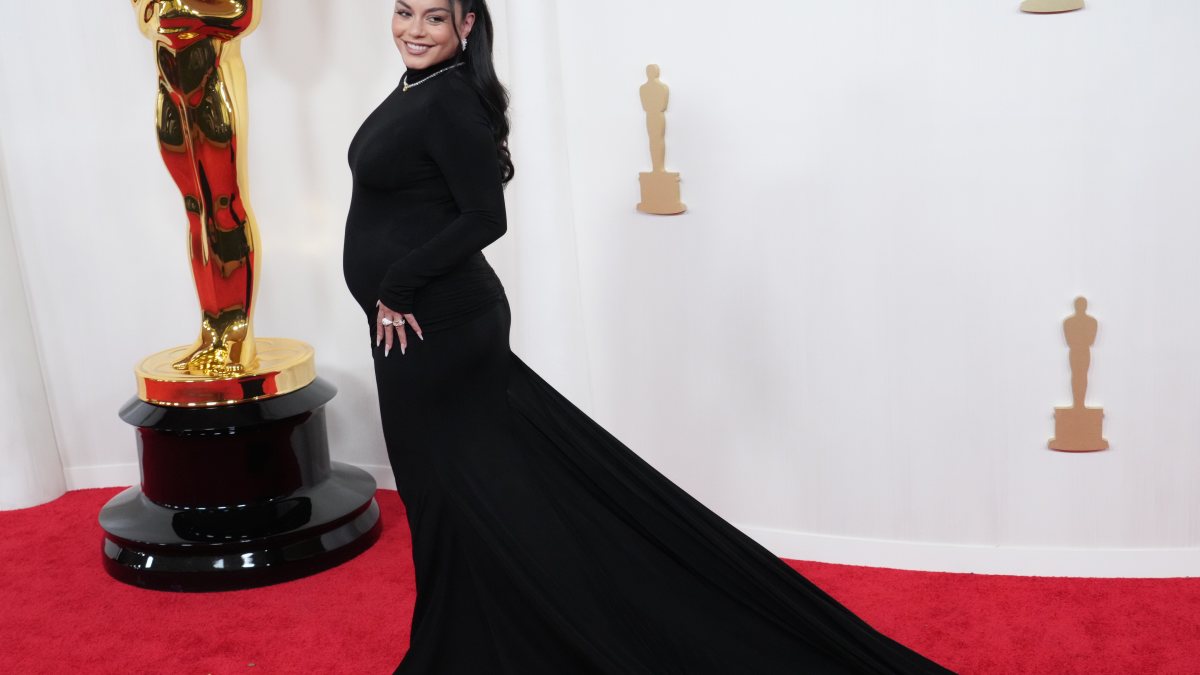 Vanessa Hudgens Debuts Baby Bump in Vera Wang at the 2024 Oscars -  Fashionista