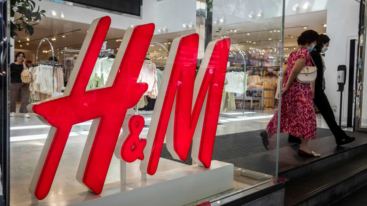 Must Read: H&M to Relaunch Color Cosmetics, Will U.S. Livestream Shopping  Take Off? - Fashionista