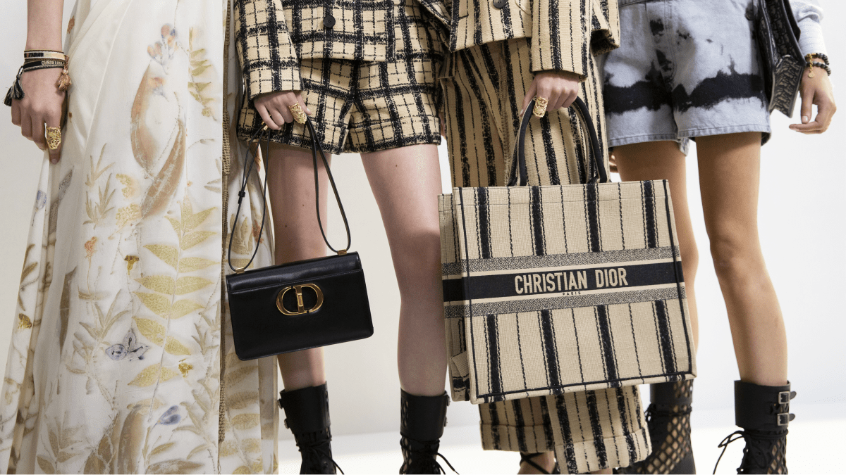 Celebrities Newest IT Bag: Celine's Chain Shoulder Matelasse Bag - Red  Carpet Fashion Awards