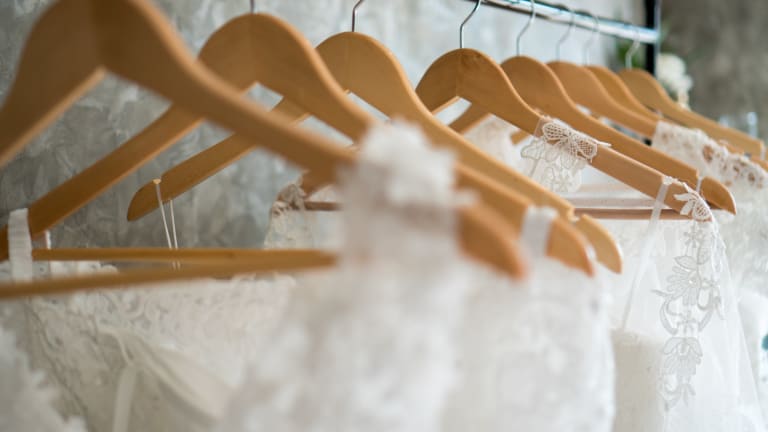 Places to rent outlet wedding dresses near me