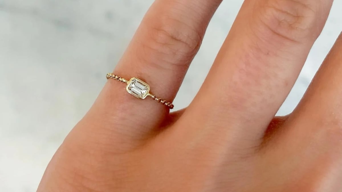 The Dainty Diamond Ring That s Majorly On Sale Right Now Fashionista