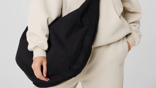 Sling gym bag deals