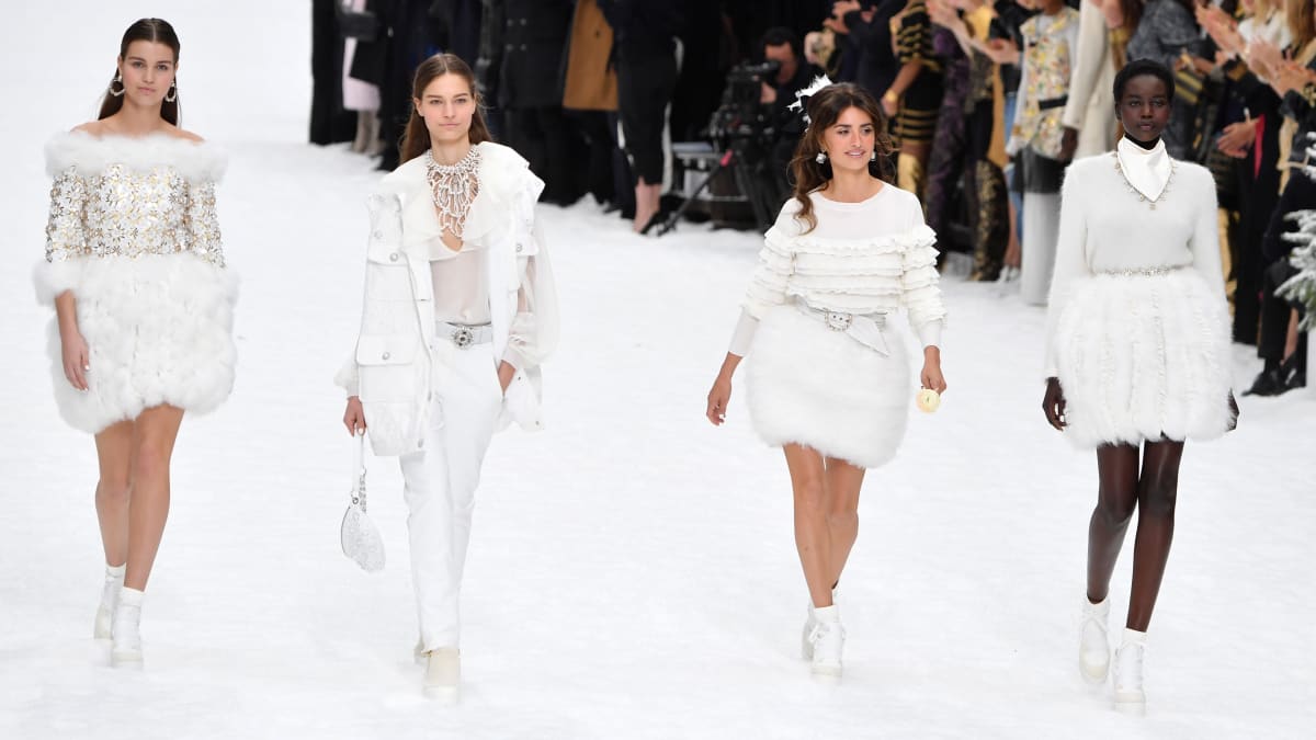 Chanel white dress 2019 shop