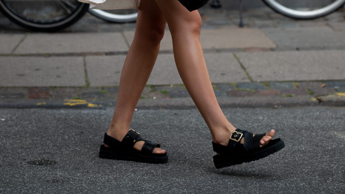 Platform sandals with cheap buckle