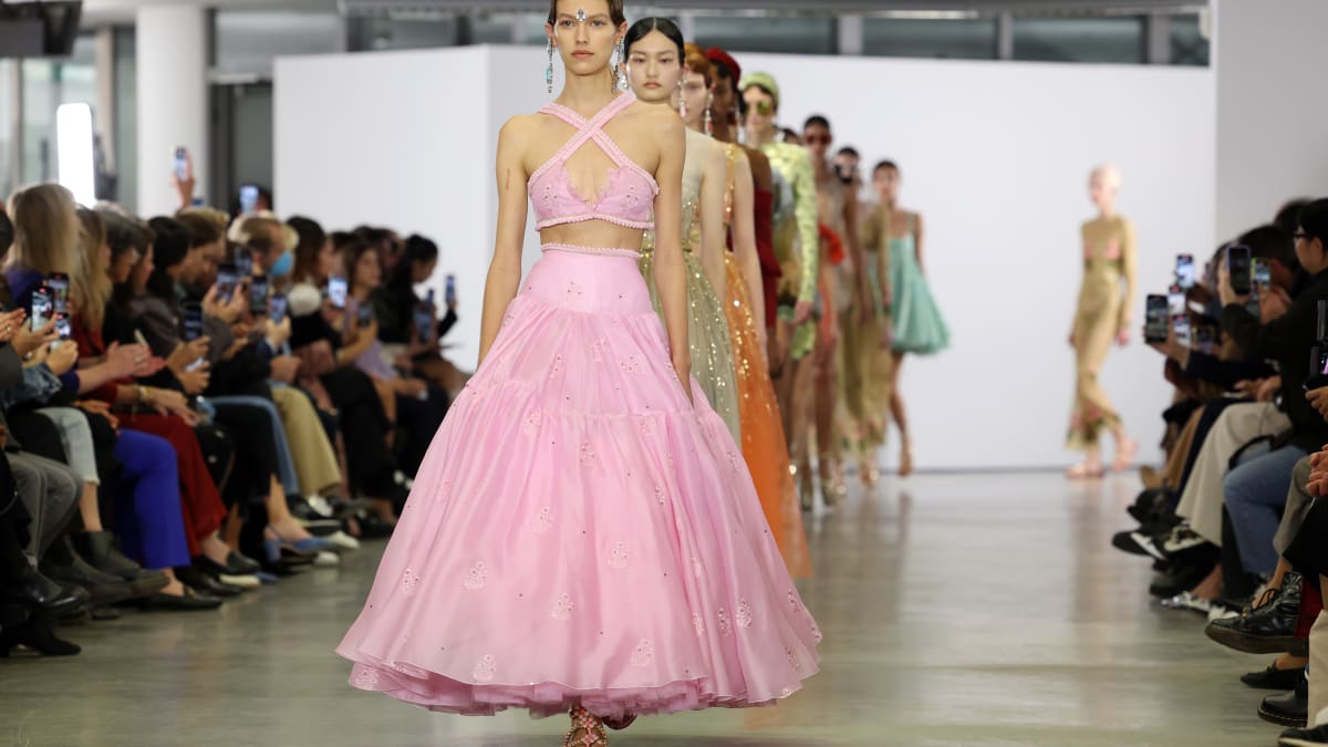 Giambattista Valli - 三点おまとめ Giambattista Valli Debuts Fall/Winter 2023 Haute Couture