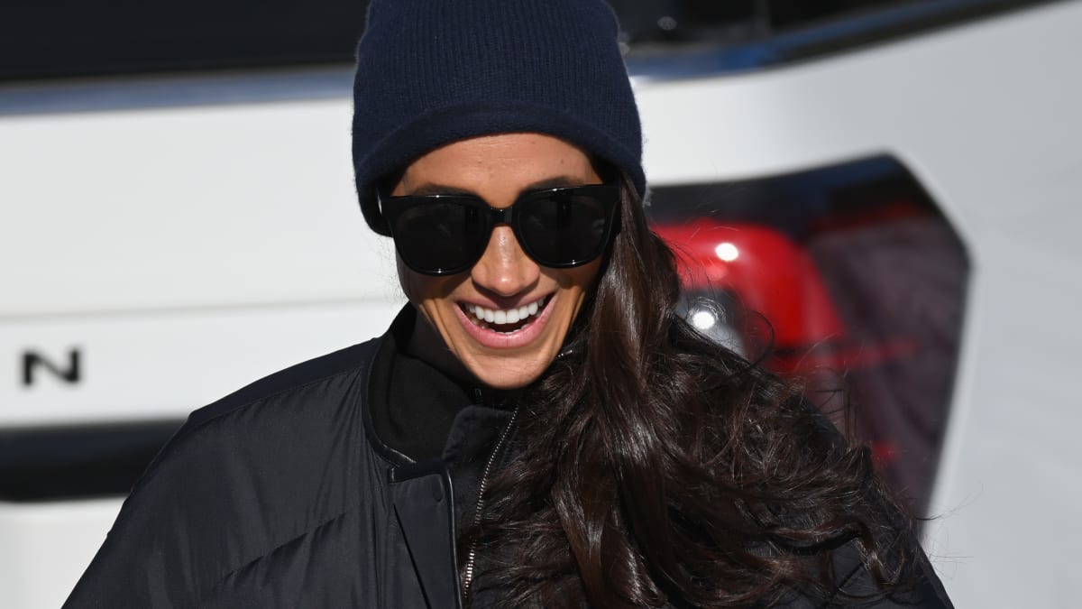 Meghan markle puffer coat deals