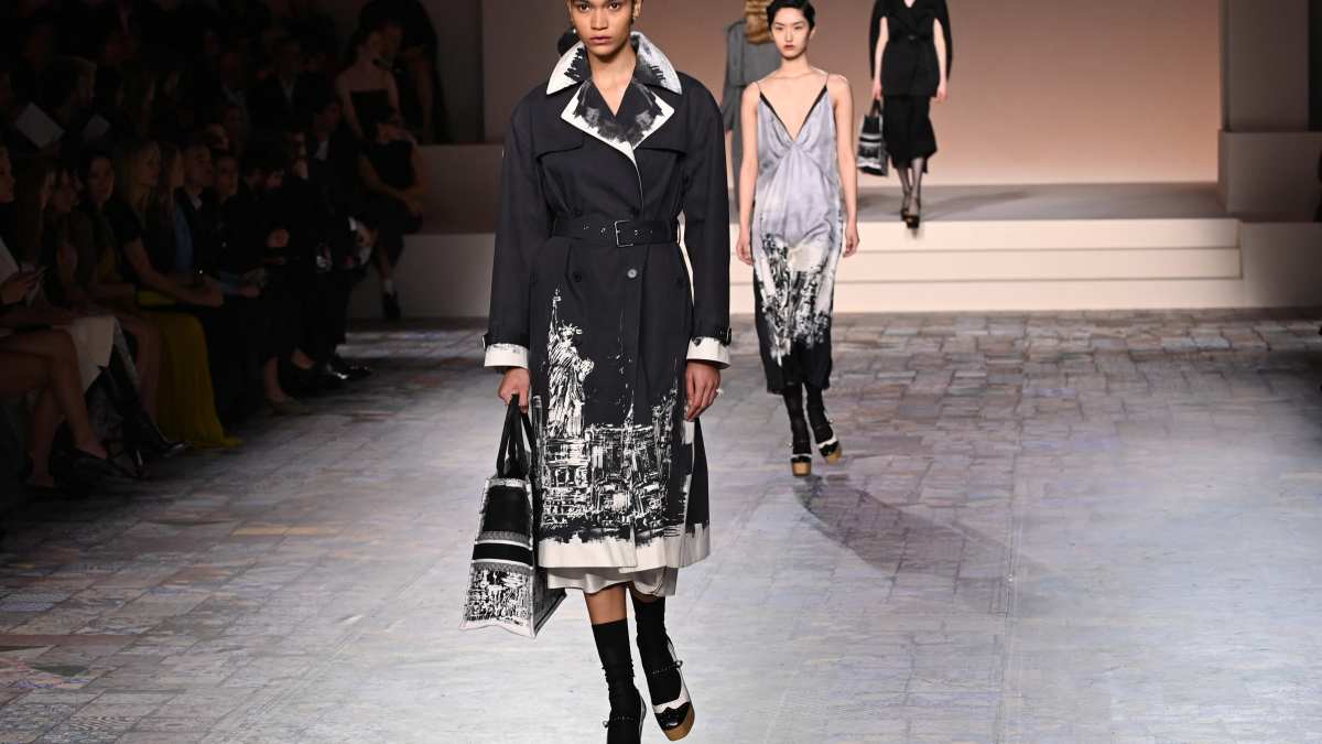 極美品★Christian Dior★最新タグ★ウール★セットアップ★ワンピース ディオール」（DIOR）｜2019秋冬NY、ロンドン、ミラノ、パリコレクション