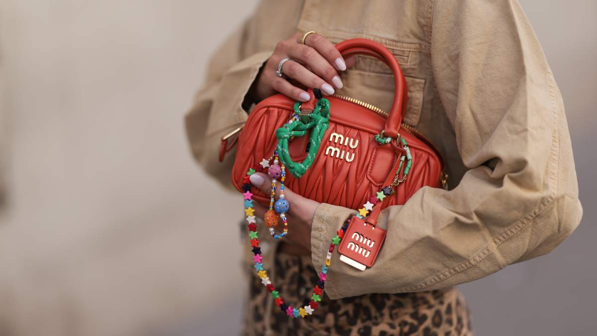 評価1000件記念キャンペーン実施中⭕️ MIUMIU 3点　正規品　お買い得 一粒万倍日】「ミュウミュウ」が最強開運日に向けてウオレットや