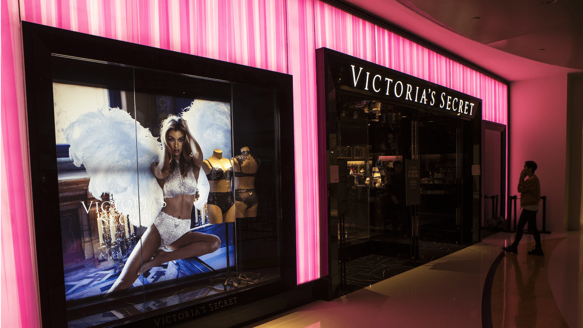 Must Read L Brands to Close More Than 50 Victoria s Secret Stores Conde Nast Appoints Holly Shackleton as Editor In Chief of Vogue International Fashionista