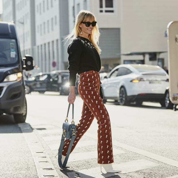 17 Black Flare Jeans That Will Solve Your 'Nothing-to-Wear' Problems -  Fashionista