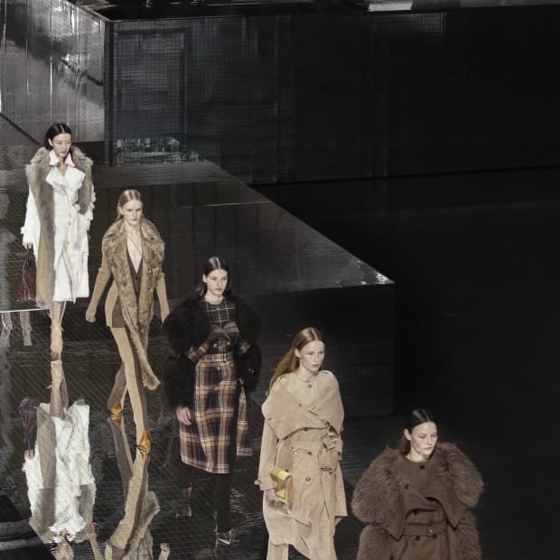 Burberry Hires Bottega Veneta's Daniel Lee to Replace Riccardo Tisci as  Designer - Bloomberg