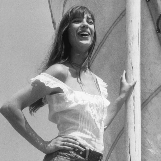 Great Outfits in Fashion History: Jane Birkin in Velvet Shorts in 1971 -  Fashionista