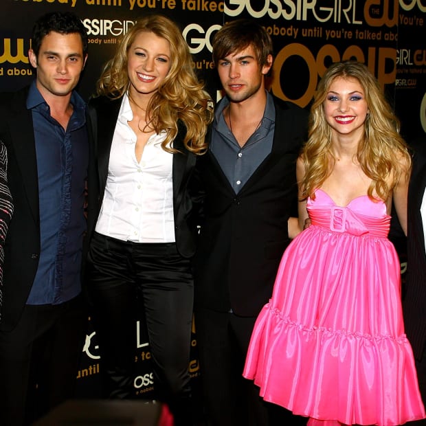 The Costumes on 'Gossip Girl' 2.0 Cement the New World Order of the Upper  East Side - Fashionista