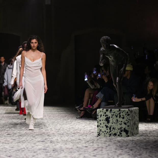 RM X BOTTEGA VENETA”: Fans anticipate that Kim Namjoon will attend Bottega  Veneta's show at Milan Fashion Week in Italy on February 25