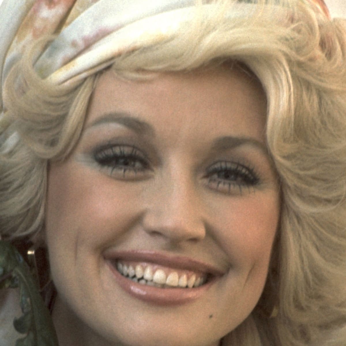 Share 135+ dolly parton hairstyles latest