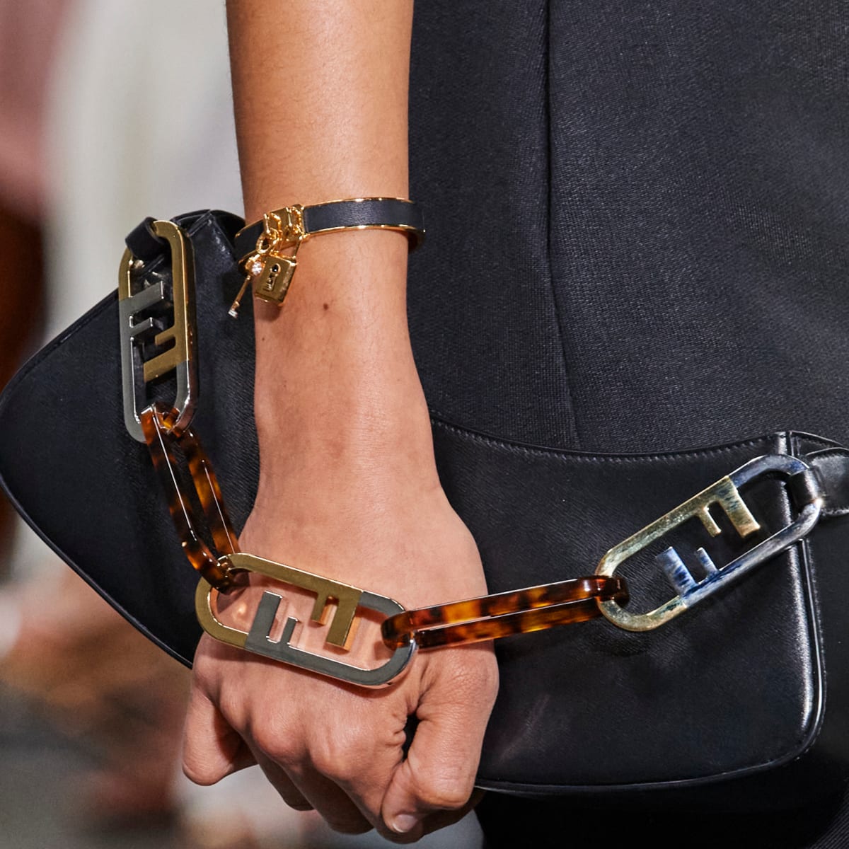 Louis Vuitton chain belt fall winter 2015, how to wear chain belt