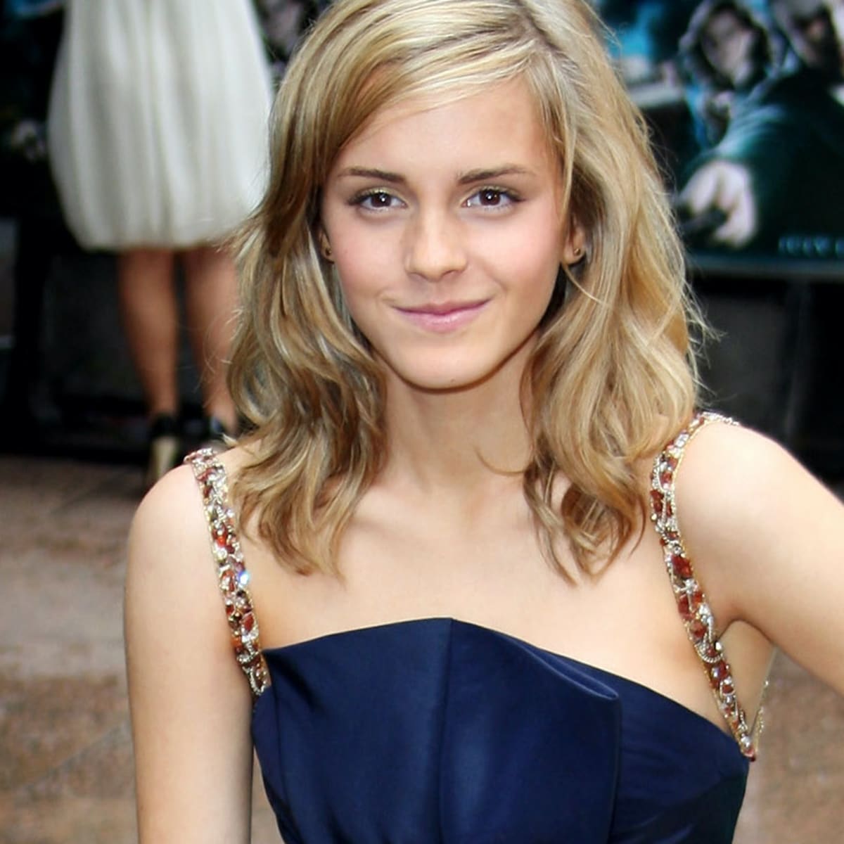 Great Outfits in Fashion History: Emma Watson's Super-Lush Chanel Couture  Moment - Fashionista