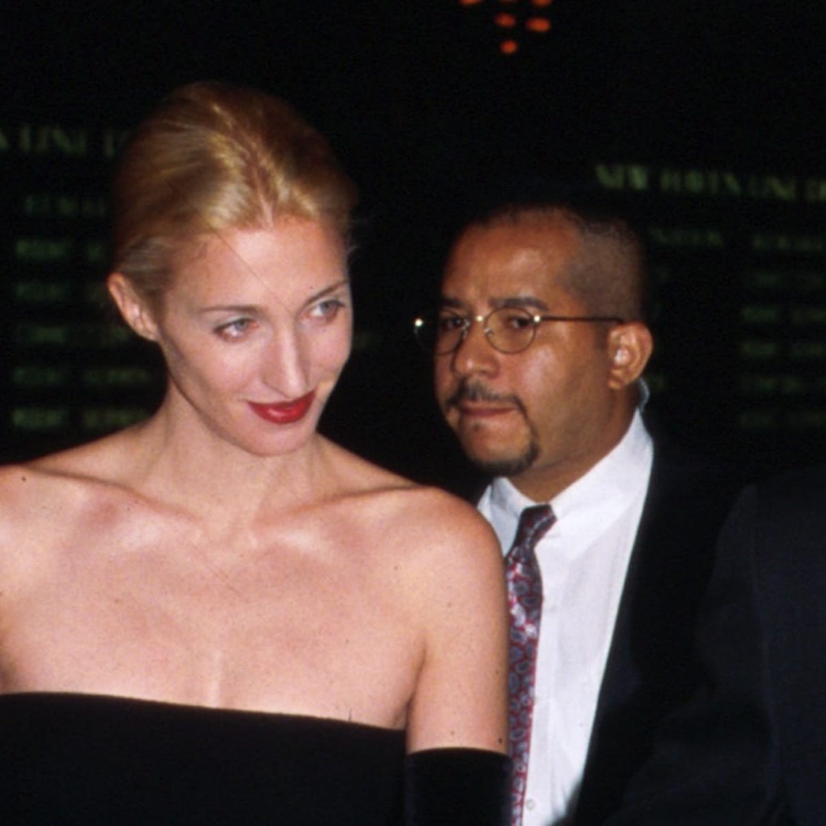 Great Outfits in Fashion History: Carolyn Bessette-Kennedy in the Most  Elegant Strapless Dress - Fashionista