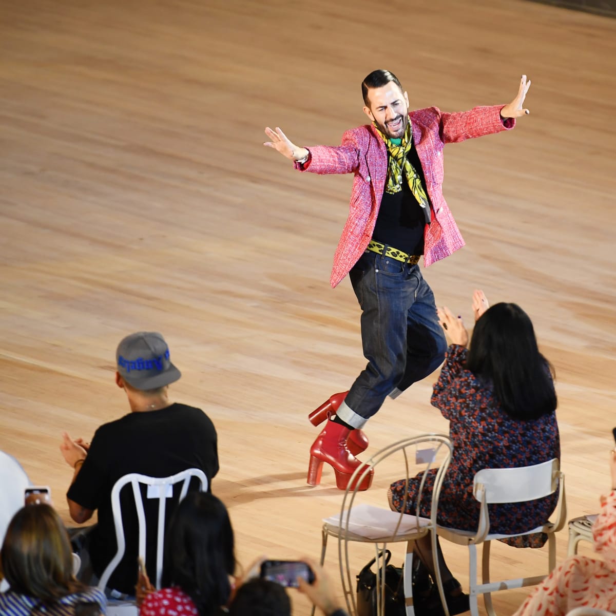 Fashion designer Marc Jacobs at the end of his catwalk show Stock Photo -  Alamy