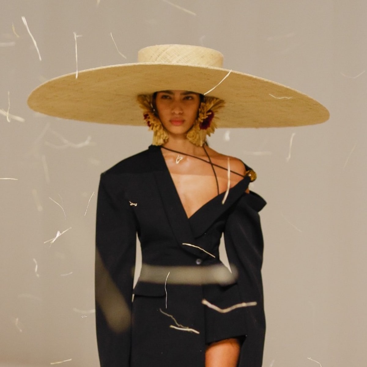Jacquemus Spring 2023 “Le Raphia” #fashion #style #jacquemus #fashionshow  #fashioninspo #design #fashiondesign #luxury