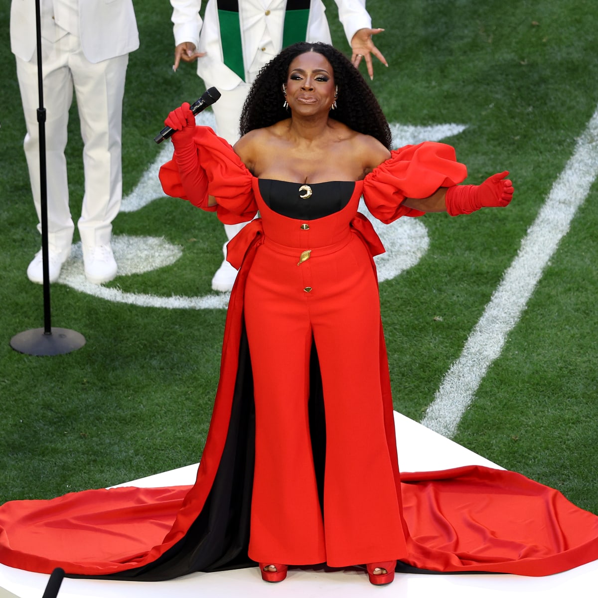 Sheryl Lee Ralph Dazzles in Bright Red Harbison at the 2023 Super Bowl -  Fashionista