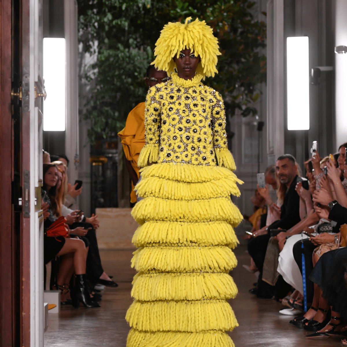 weekend nøje lur See Every Look From the Valentino Couture Fall 2019 Collection - Fashionista