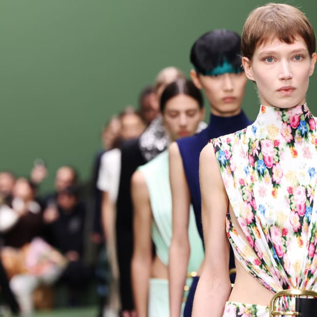 Alexander McQueen Returns to London With a Dreamy Fall Collection