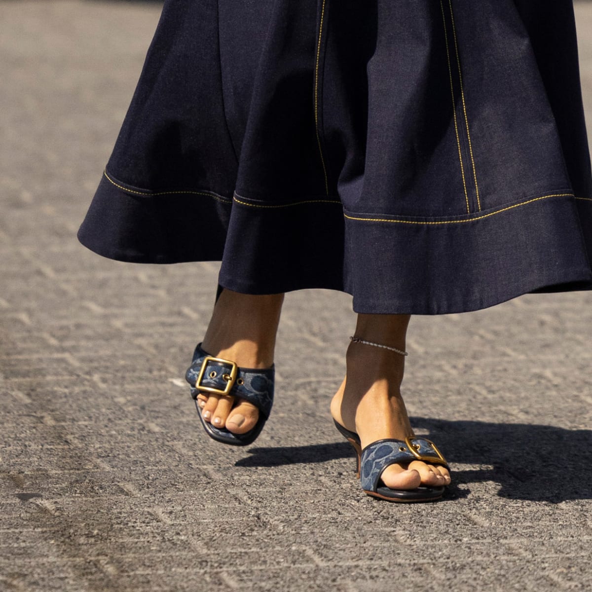 Want that discount trend sandals