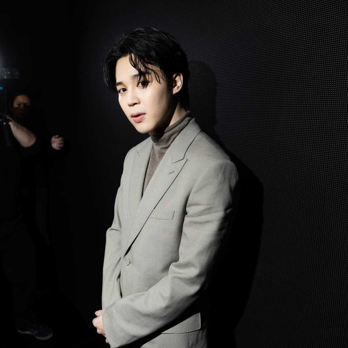 完売 at Show the Steals Jimin Dior Paris During 2023 Fall Men's ニット+セーター